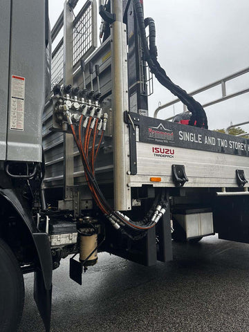Crane mounted on ISUZU NPR